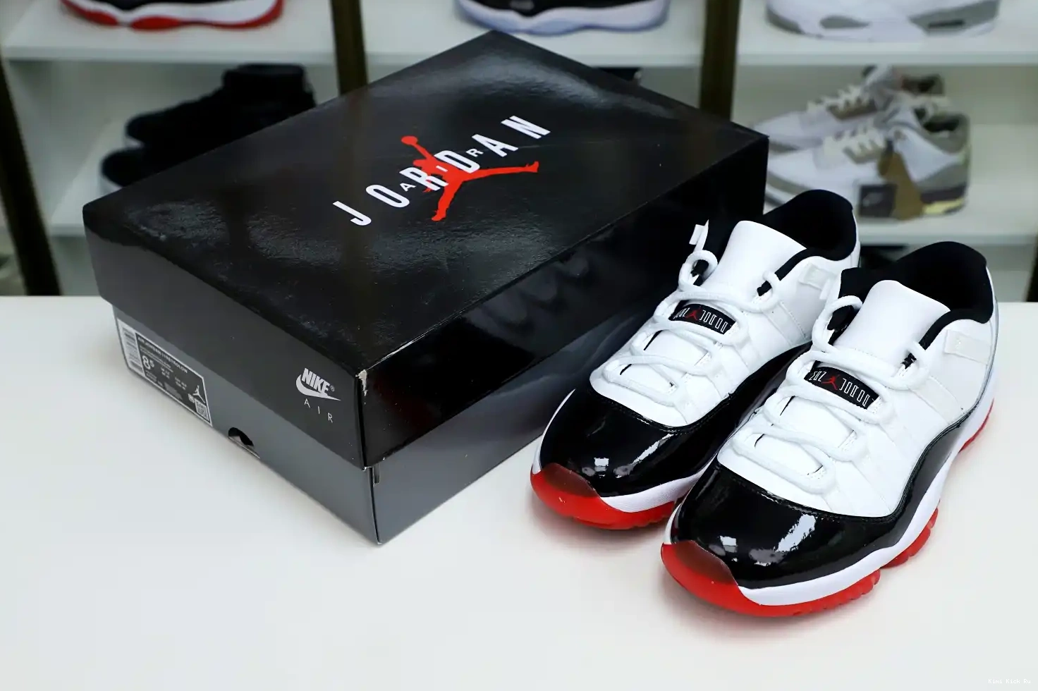 WHITE LOW BRED JORDAN 11 Kimikick AIR 0415